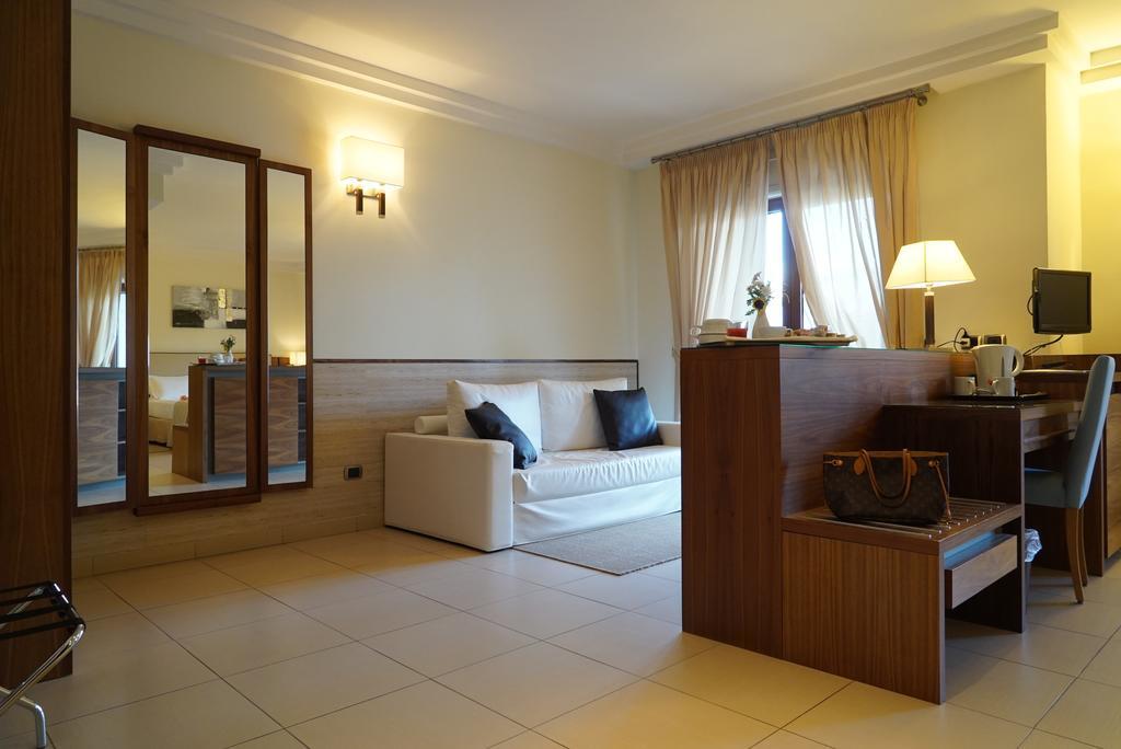 Suites & Residence Hotel Поццуолі Екстер'єр фото